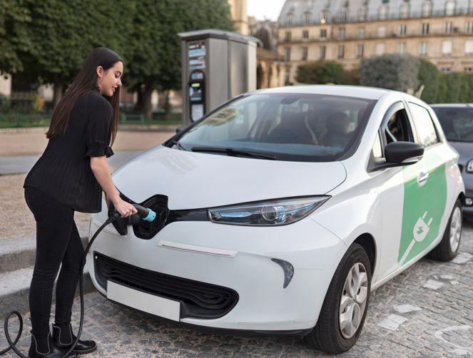 Hybride ou électrique ? Quelle voiture choisir ?