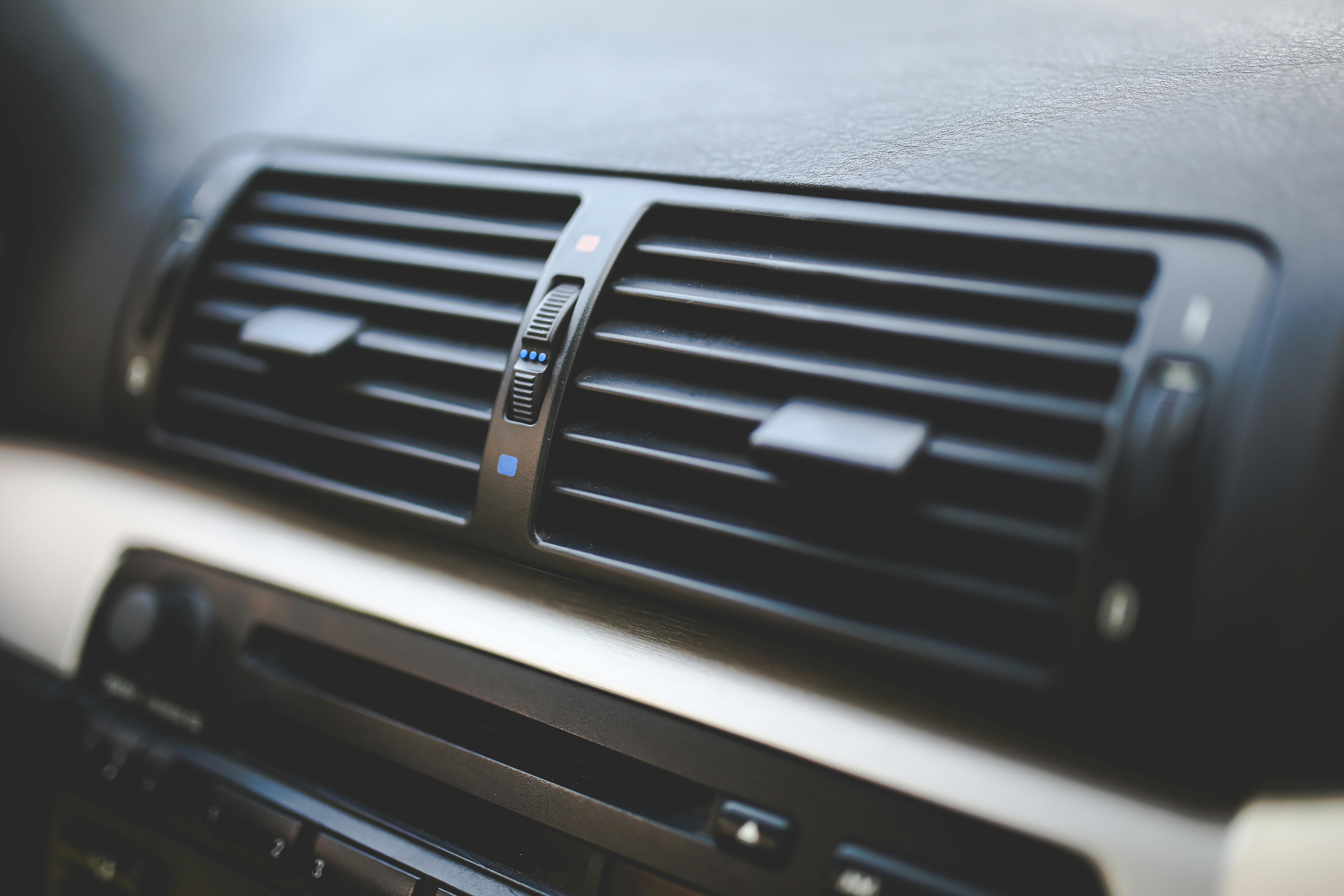 Climatisation et santé : Pourquoi purifier l’habitacle de votre voiture avant l'été ?